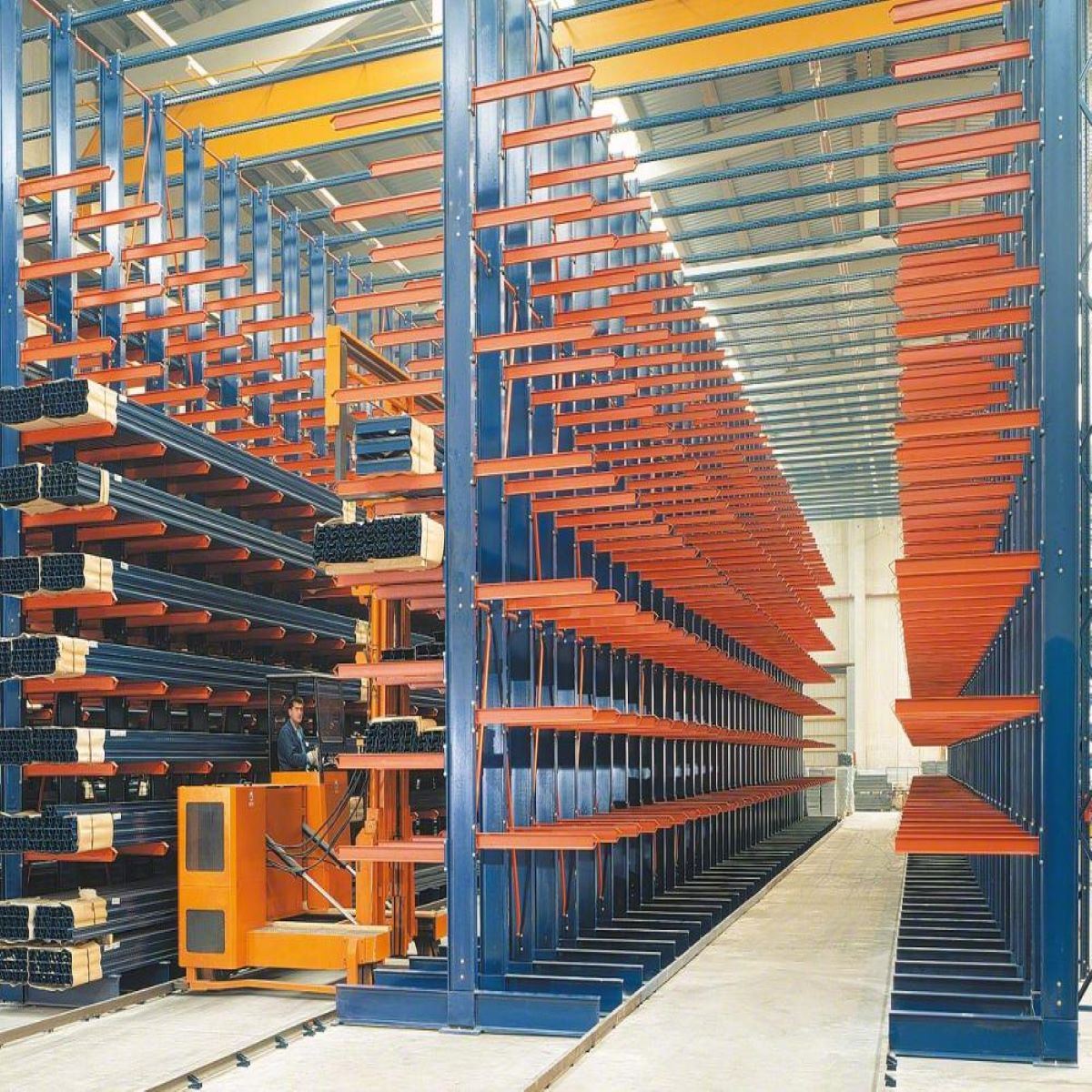 Depozit industrial Sisteme fiabile de depozitare cu rafturi cantilever pentru...